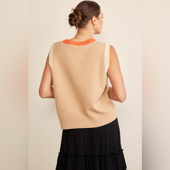 In February Contrast Round Neck Sweater Vest - Picture 2 of 4